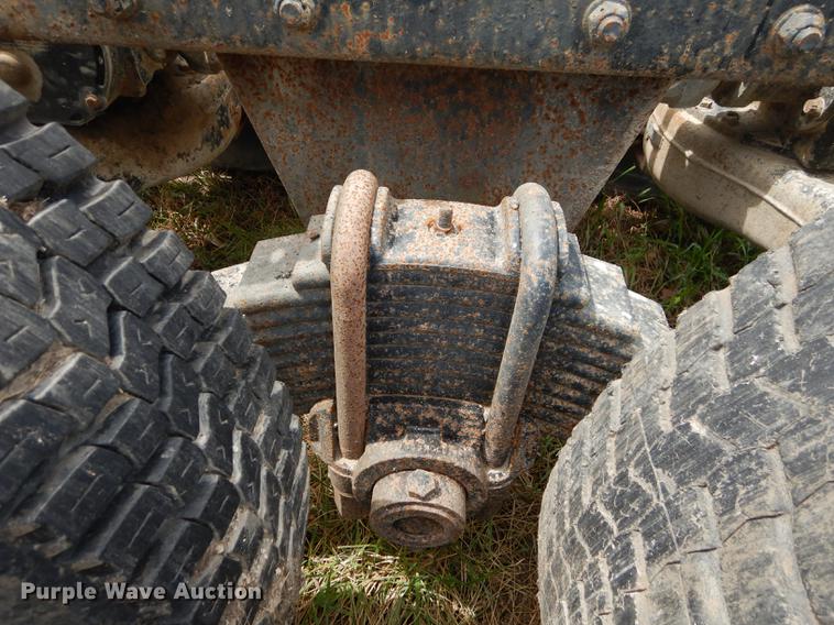 image for item DC0458 1993 Mack RD690S truck cab and chassis