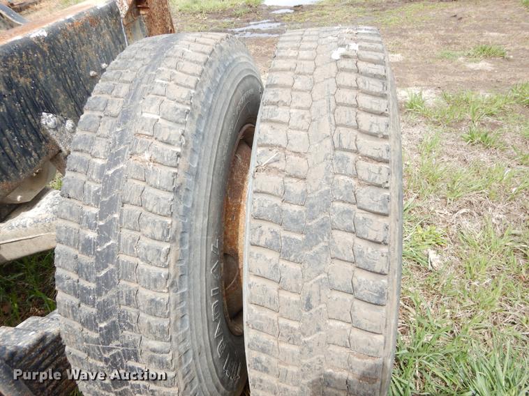 image for item DC0458 1993 Mack RD690S truck cab and chassis