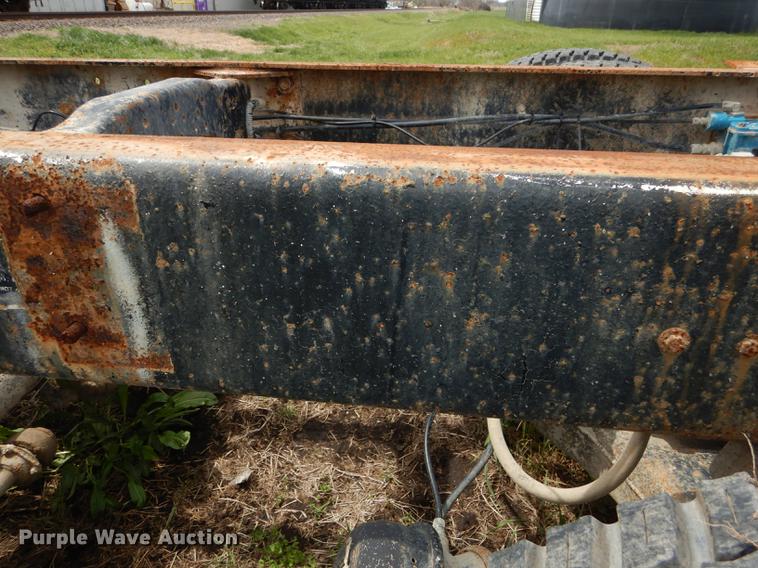 image for item DC0458 1993 Mack RD690S truck cab and chassis