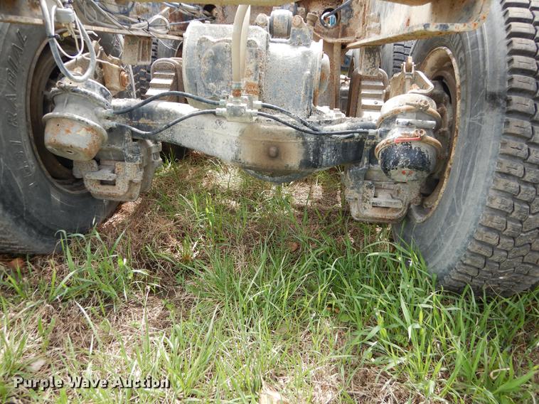 image for item DC0458 1993 Mack RD690S truck cab and chassis