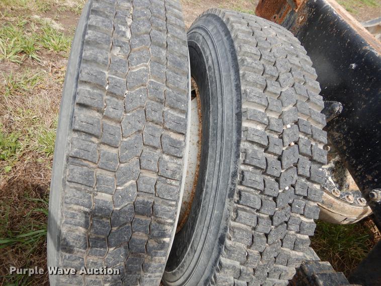 image for item DC0458 1993 Mack RD690S truck cab and chassis