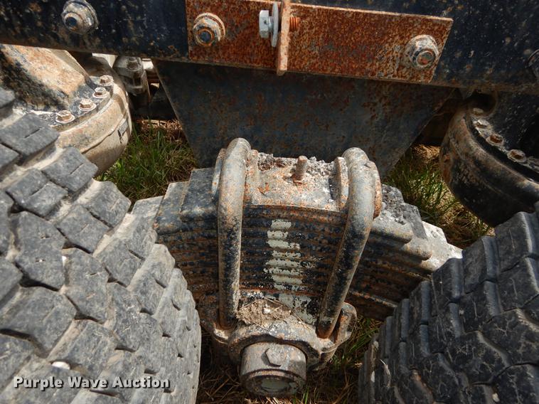 image for item DC0458 1993 Mack RD690S truck cab and chassis