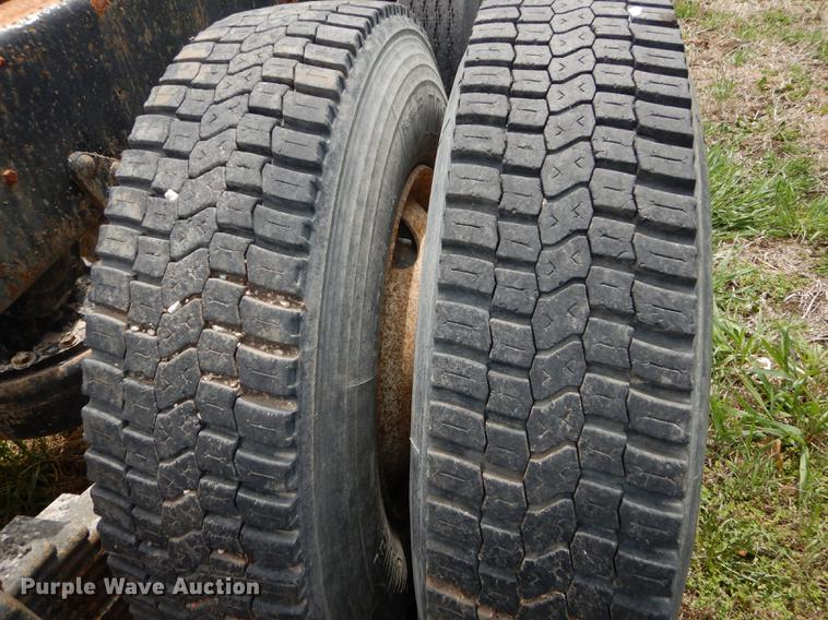 image for item DC0458 1993 Mack RD690S truck cab and chassis