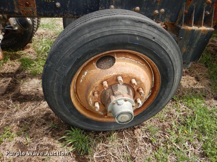 image for item DC0458 1993 Mack RD690S truck cab and chassis