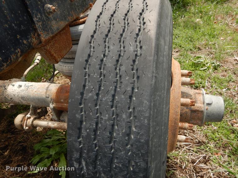 image for item DC0458 1993 Mack RD690S truck cab and chassis