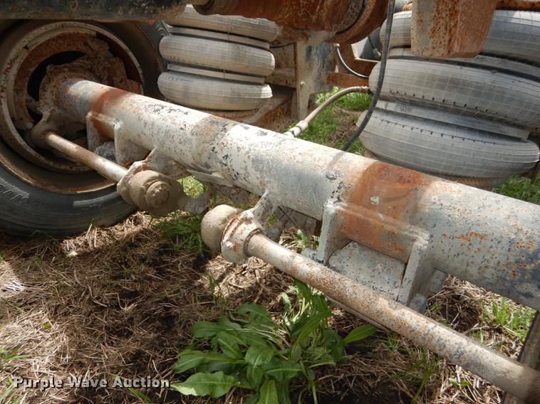 image for item DC0458 1993 Mack RD690S truck cab and chassis