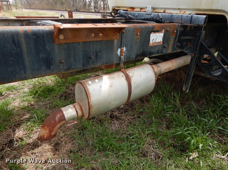 image for item DC0458 1993 Mack RD690S truck cab and chassis