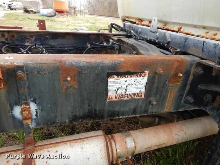 image for item DC0458 1993 Mack RD690S truck cab and chassis