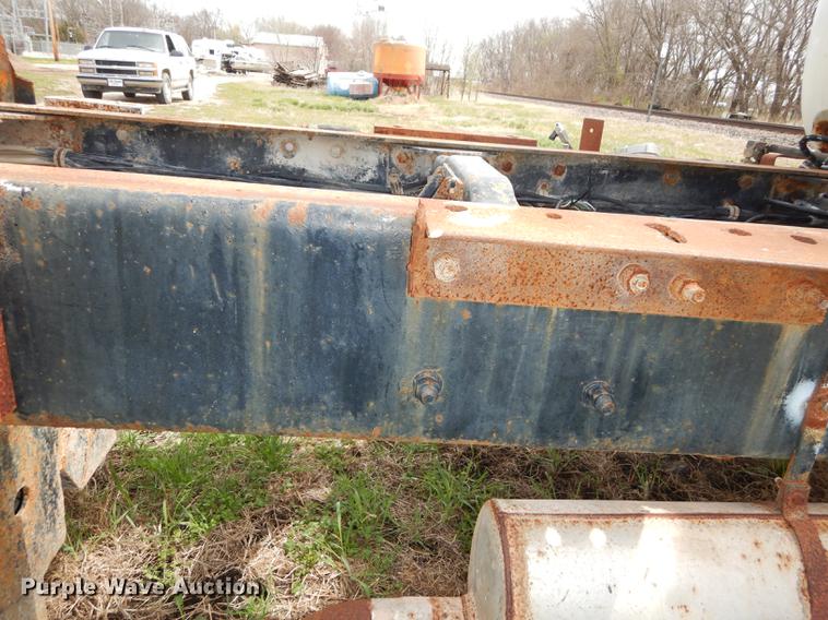 image for item DC0458 1993 Mack RD690S truck cab and chassis