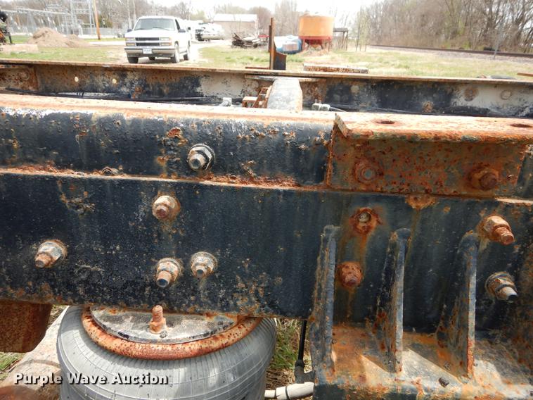 image for item DC0458 1993 Mack RD690S truck cab and chassis