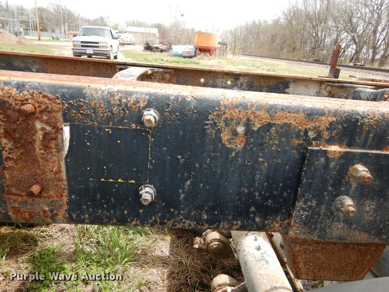 image for item DC0458 1993 Mack RD690S truck cab and chassis