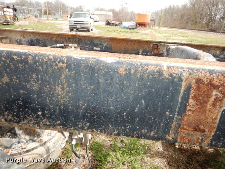 image for item DC0458 1993 Mack RD690S truck cab and chassis