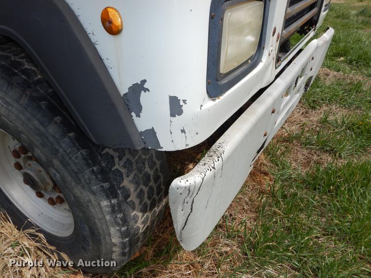 image for item DC0458 1993 Mack RD690S truck cab and chassis