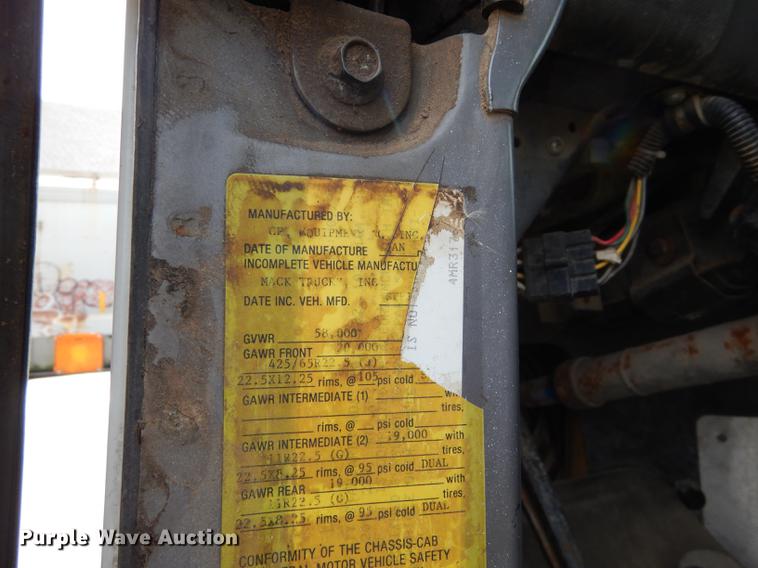 image for item DC0458 1993 Mack RD690S truck cab and chassis