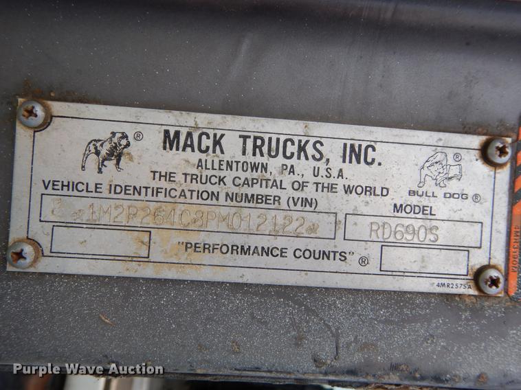 image for item DC0458 1993 Mack RD690S truck cab and chassis