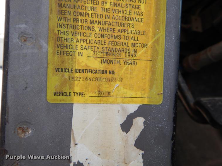 image for item DC0458 1993 Mack RD690S truck cab and chassis