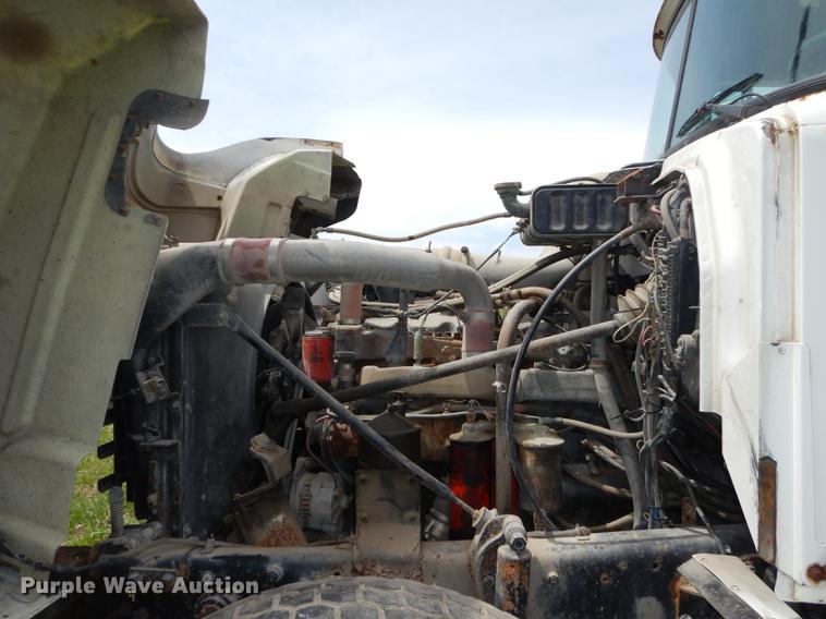 image for item DC0458 1993 Mack RD690S truck cab and chassis