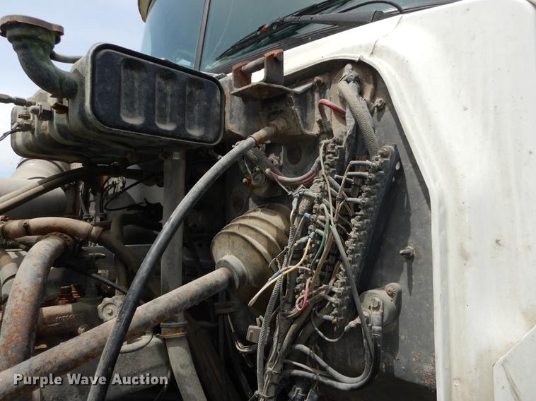 image for item DC0458 1993 Mack RD690S truck cab and chassis