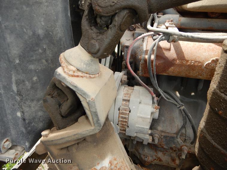 image for item DC0458 1993 Mack RD690S truck cab and chassis