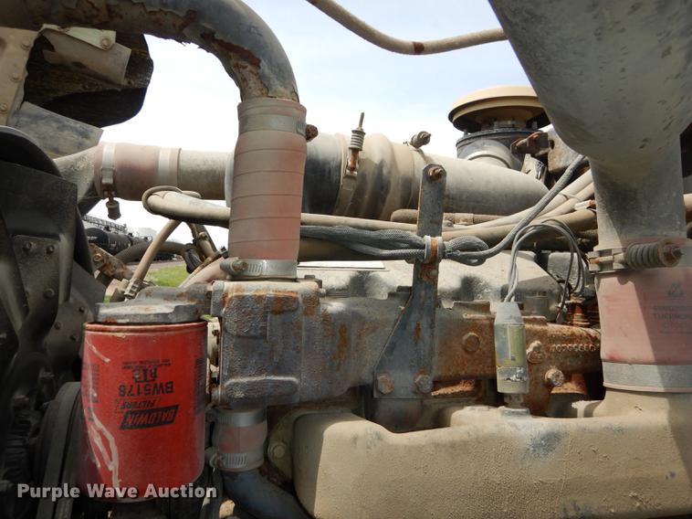 image for item DC0458 1993 Mack RD690S truck cab and chassis