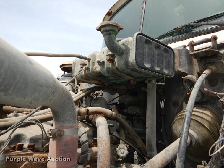 image for item DC0458 1993 Mack RD690S truck cab and chassis