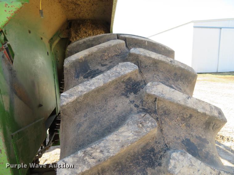 image for item DC0965 1974 John Deere 4430 tractor