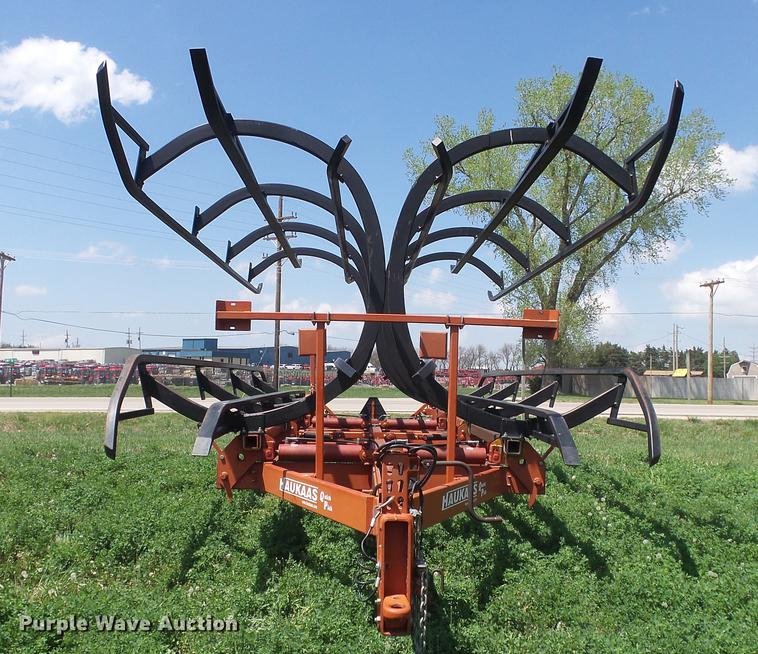 image for item DC1988 Haukaas Quick Pick bale mover