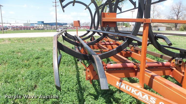 image for item DC1988 Haukaas Quick Pick bale mover