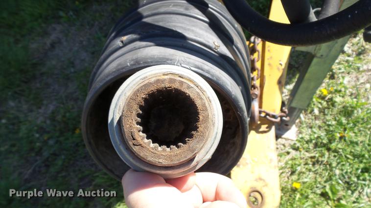 image for item DC4213 2001 Vermeer 605XL round baler