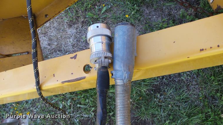 image for item DC4213 2001 Vermeer 605XL round baler