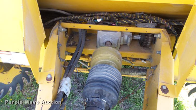 image for item DC4213 2001 Vermeer 605XL round baler