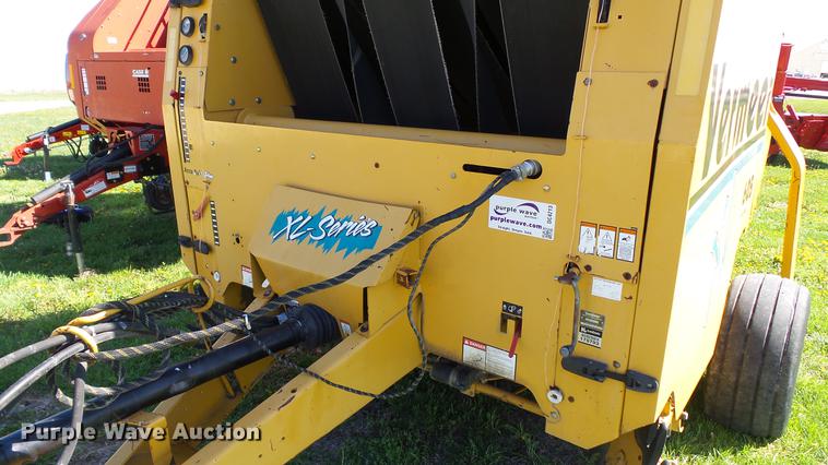 image for item DC4213 2001 Vermeer 605XL round baler