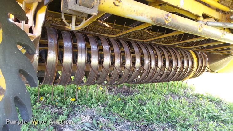 image for item DC4213 2001 Vermeer 605XL round baler
