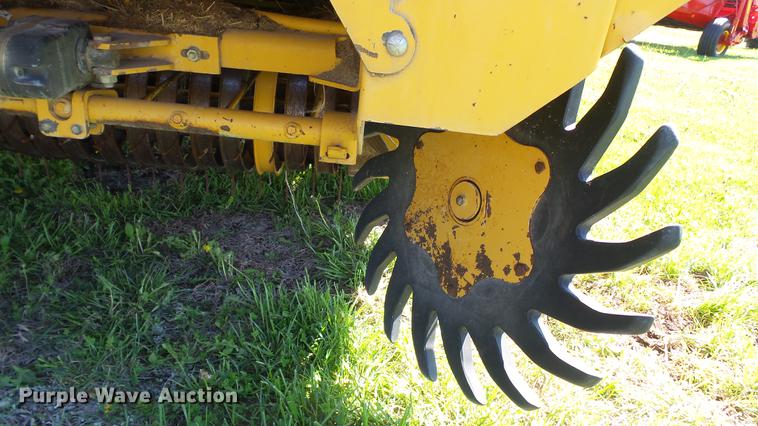image for item DC4213 2001 Vermeer 605XL round baler
