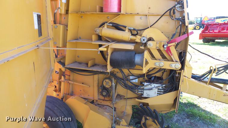 image for item DC4213 2001 Vermeer 605XL round baler