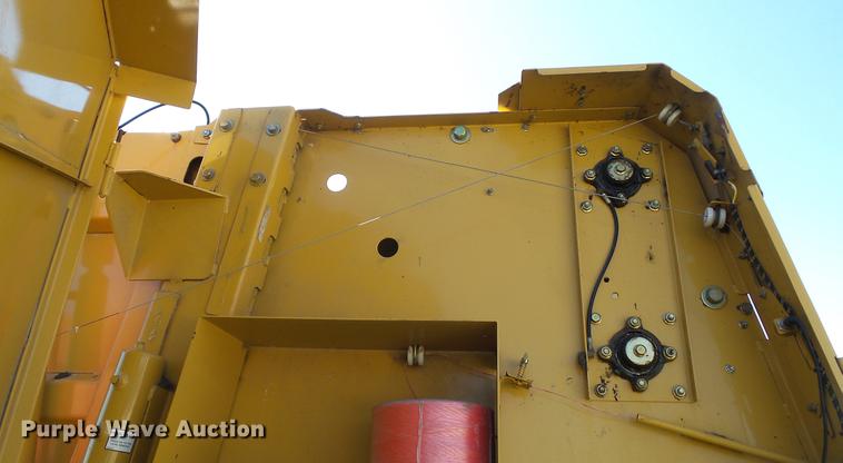 image for item DC4213 2001 Vermeer 605XL round baler