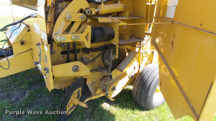 image for item DC4213 2001 Vermeer 605XL round baler