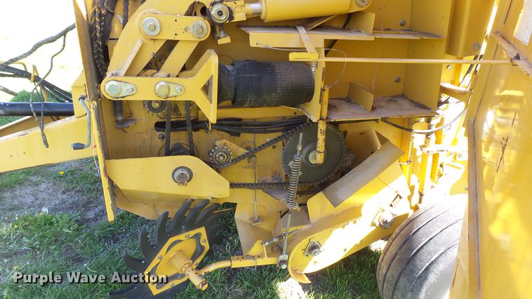 image for item DC4213 2001 Vermeer 605XL round baler