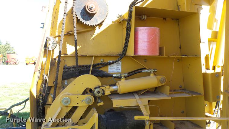 image for item DC4213 2001 Vermeer 605XL round baler