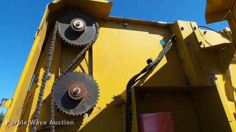 image for item DC4213 2001 Vermeer 605XL round baler