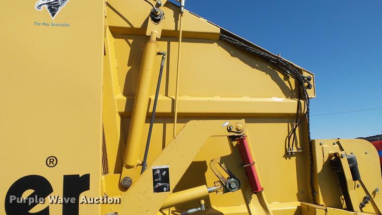 image for item DC4213 2001 Vermeer 605XL round baler