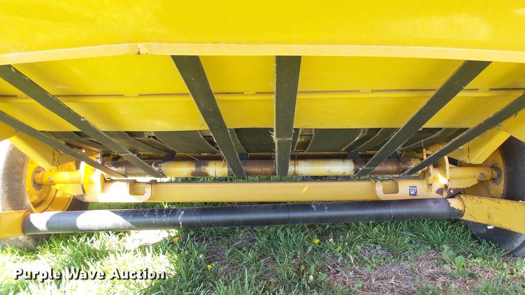 image for item DC4213 2001 Vermeer 605XL round baler