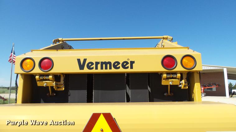 image for item DC4213 2001 Vermeer 605XL round baler