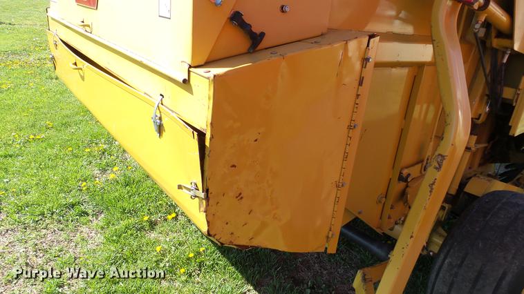 image for item DC4213 2001 Vermeer 605XL round baler