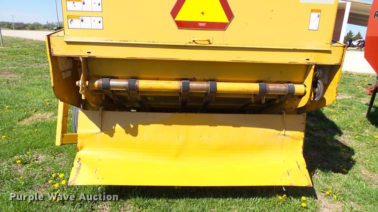 image for item DC4213 2001 Vermeer 605XL round baler