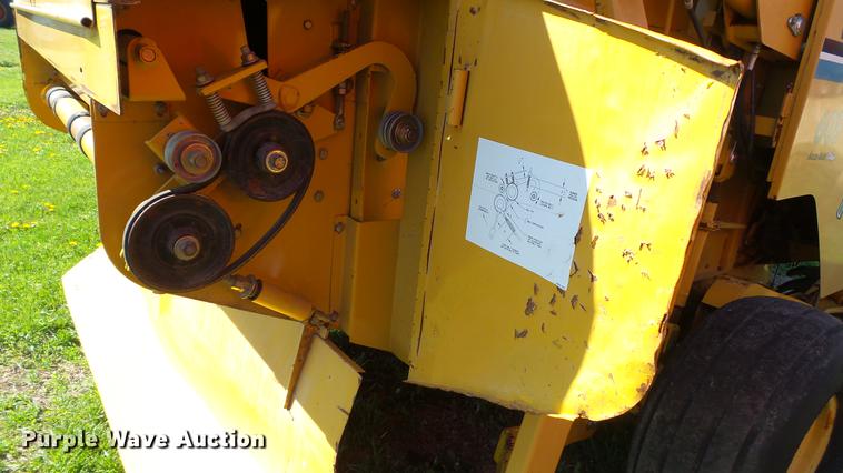 image for item DC4213 2001 Vermeer 605XL round baler
