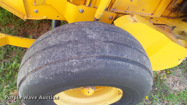 image for item DC4213 2001 Vermeer 605XL round baler