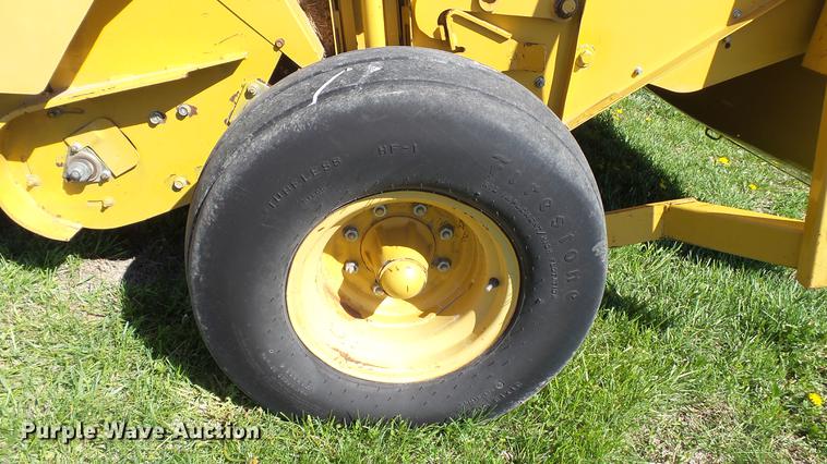 image for item DC4213 2001 Vermeer 605XL round baler