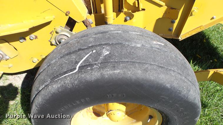 image for item DC4213 2001 Vermeer 605XL round baler