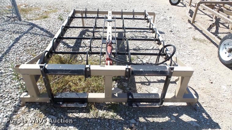 image for item DC5550 Parrish AgriTurf hay accumulator and grapple